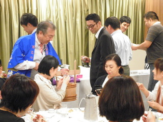 樽酒配布会長.JPG